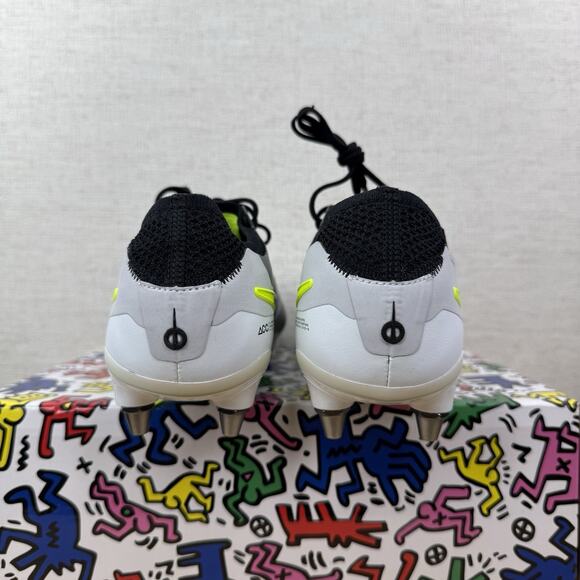 Athletic_Shoes